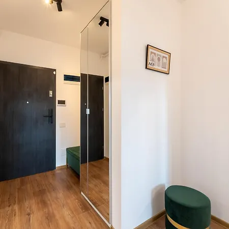 Apartment Mohost Dany - Cozy High-rise Getaway With Balcony Brasov