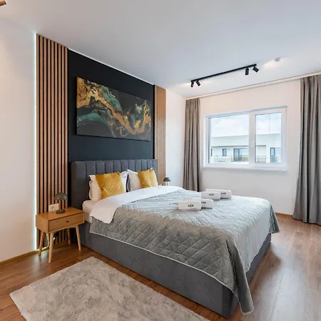 Mohost Dany - Cozy High-rise Getaway With Balcony *