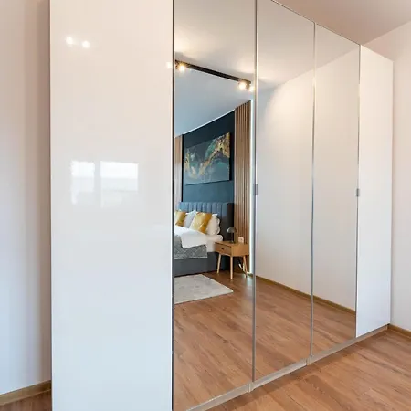 Mohost Dany - Cozy High-rise Getaway With Balcony * Brasov