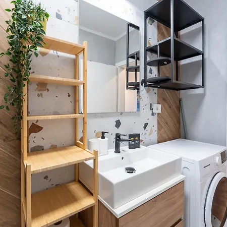 Mohost Dany - Cozy High-rise Getaway With Balcony Brasov