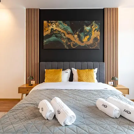 Mohost Dany - Cozy High-rise Getaway With Balcony