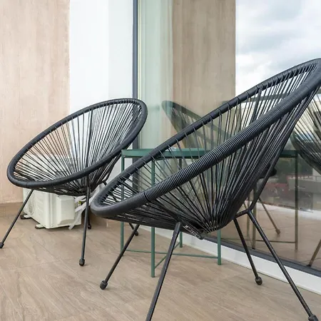 Mohost Dany - Cozy High-rise Getaway With Balcony Apartment