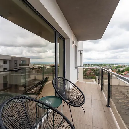 Mohost Dany - Cozy High-rise Getaway With Balcony