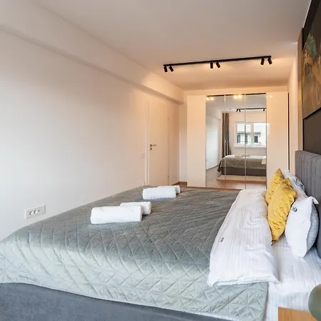 Mohost Dany - Cozy High-rise Getaway With Balcony * Brasov