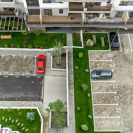 Mohost Dany - Cozy High-rise Getaway With Balcony *
